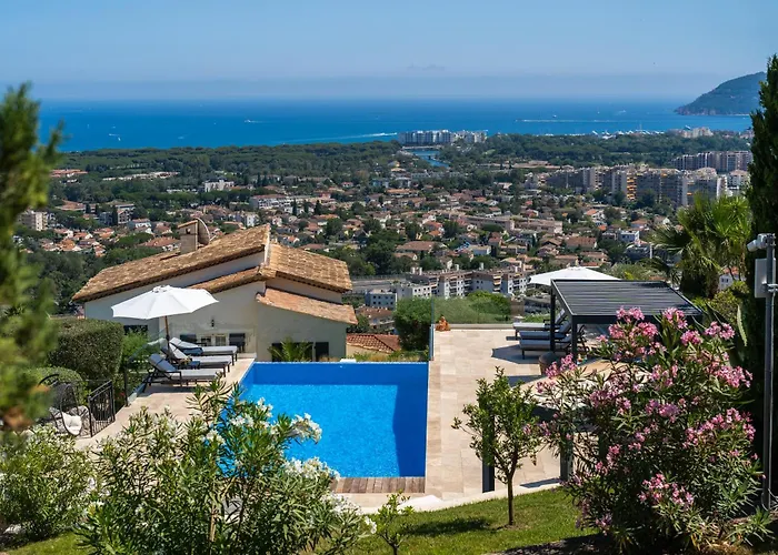 Villa Riviera *